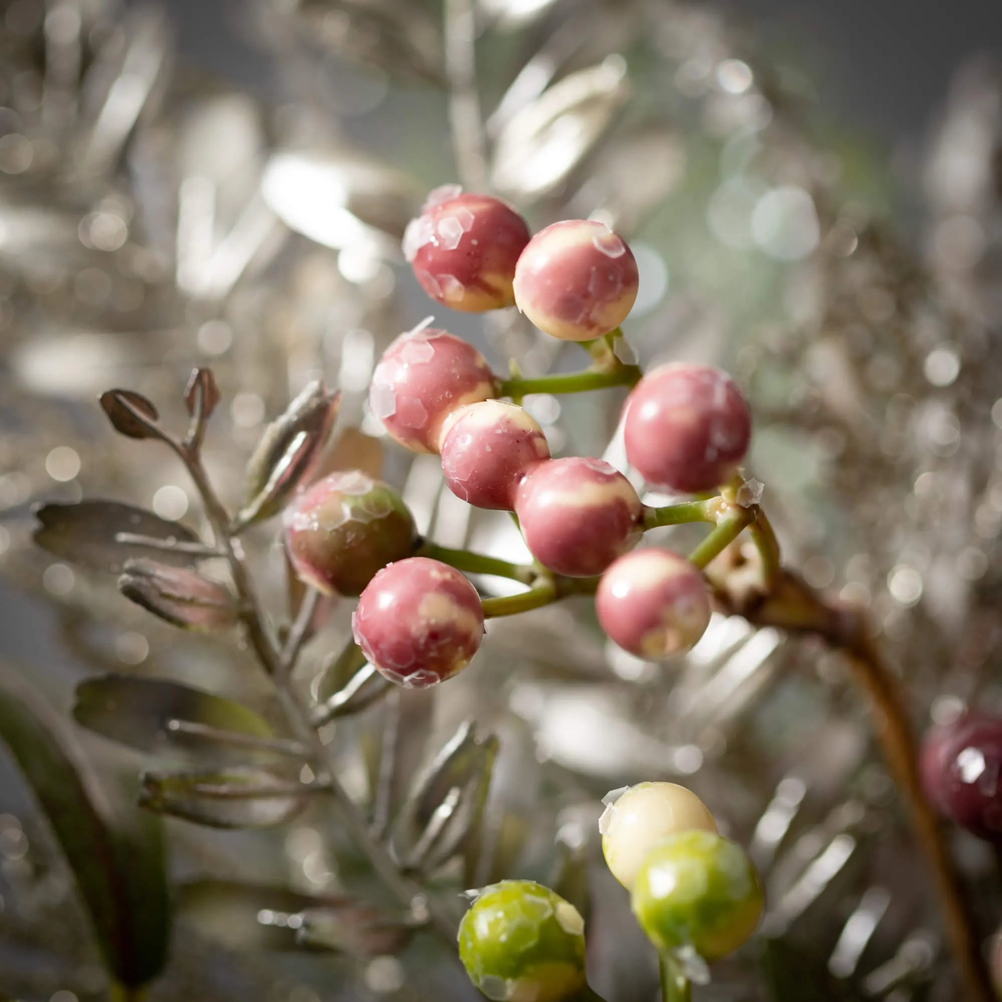 24"H Sullivans Pine And Berry Wreath, Multicolored