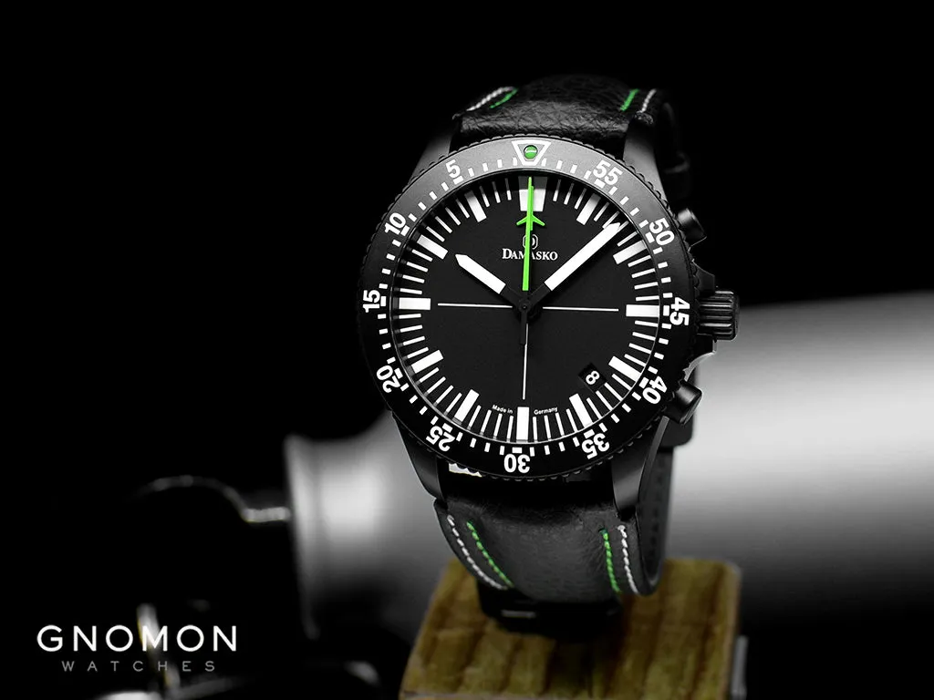 DC82 Green Black  - Central Minutes Chrono