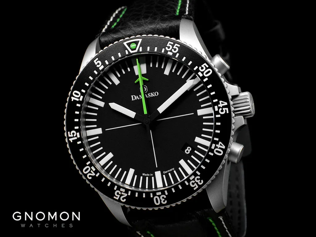 DC82 Green - Central Minutes Chrono