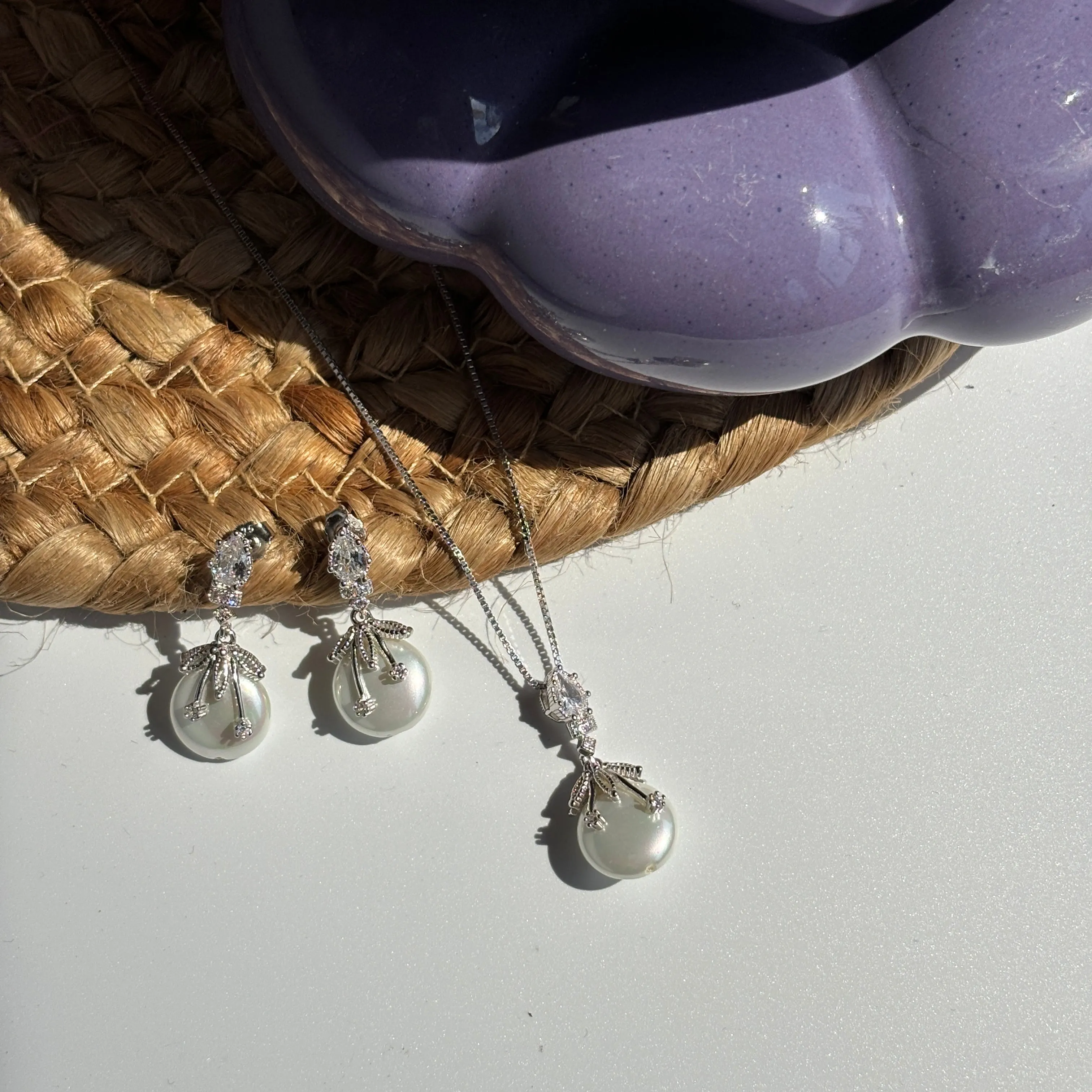 Mangrove Round Pearl Pendant Set