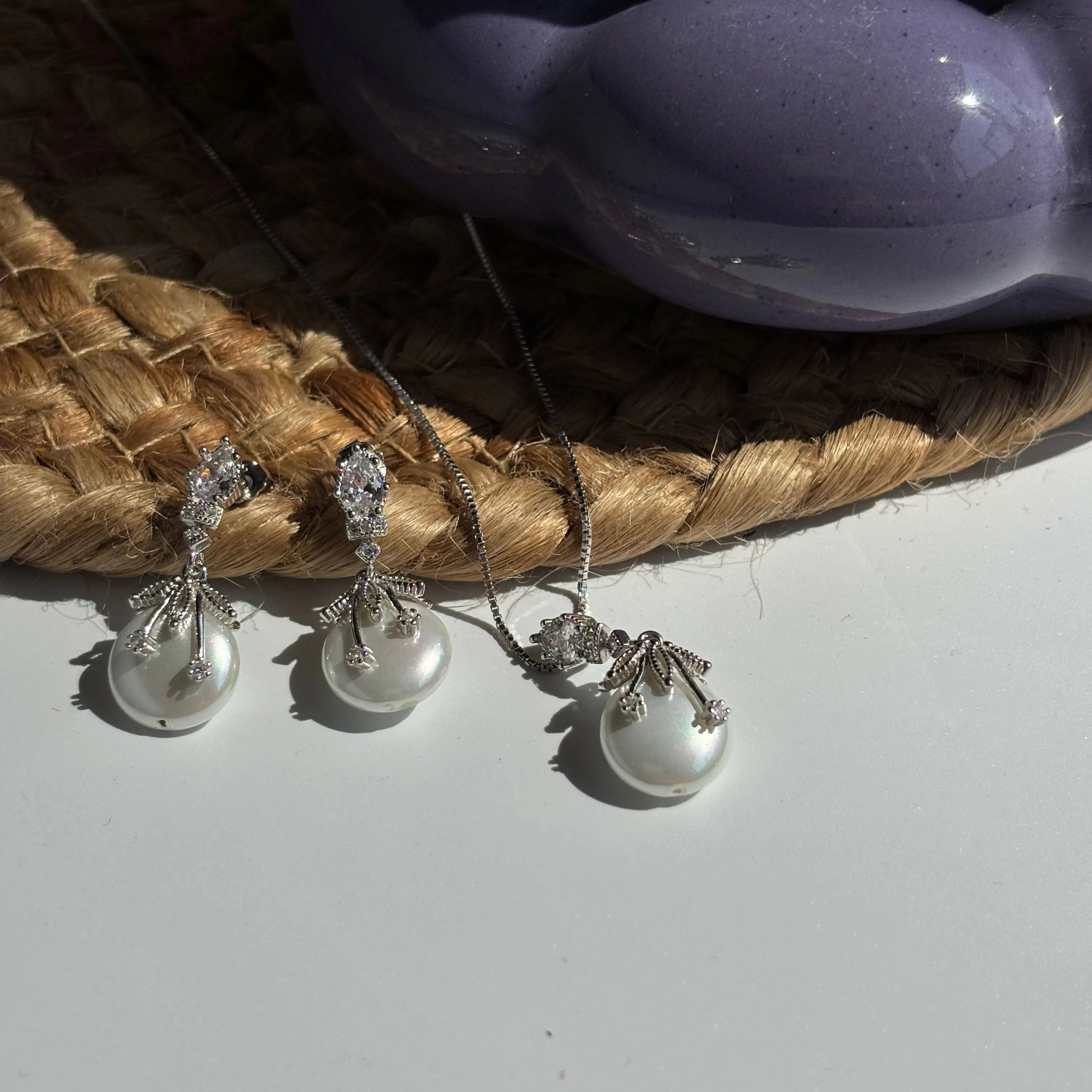 Mangrove Round Pearl Pendant Set