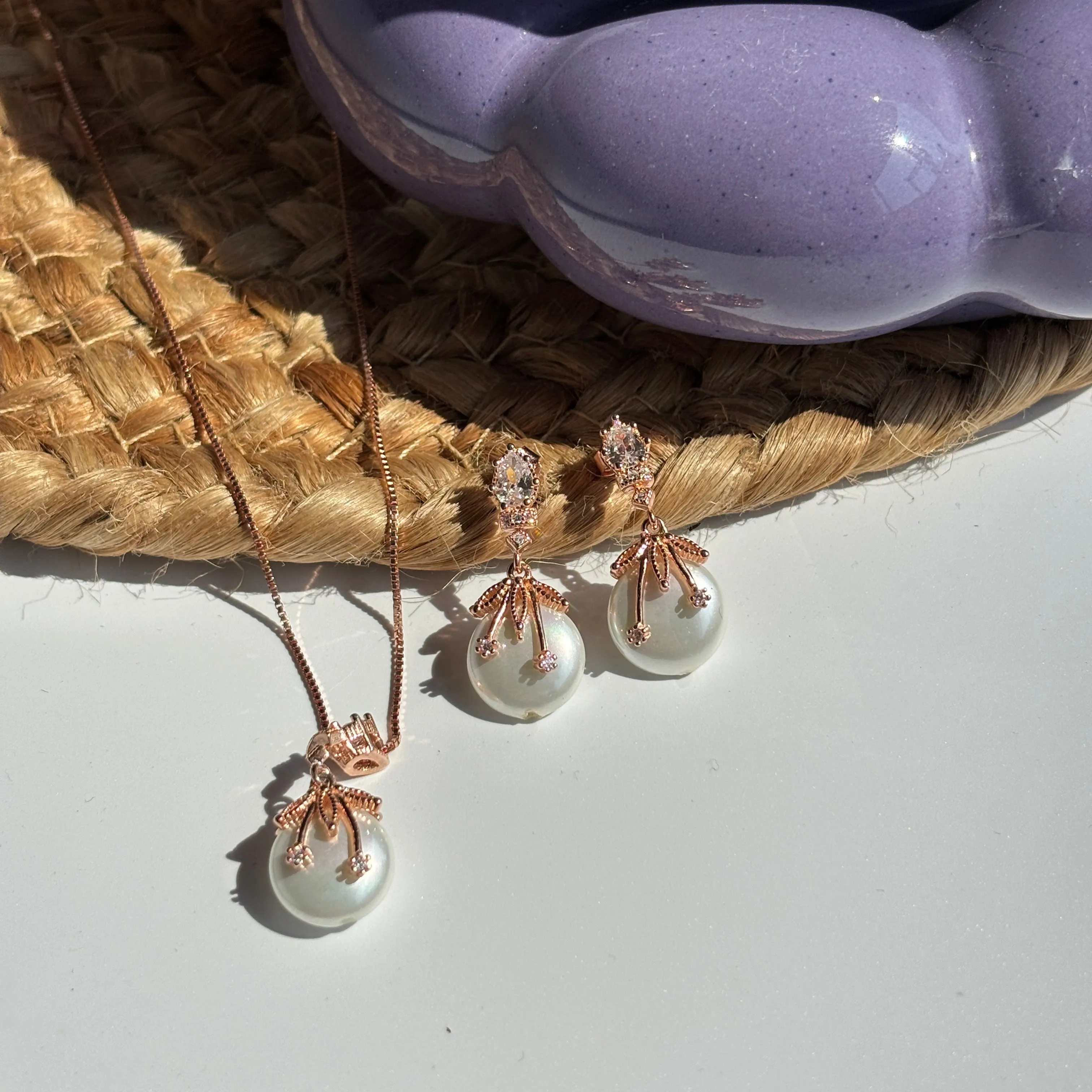 Mangrove Round Pearl Pendant Set