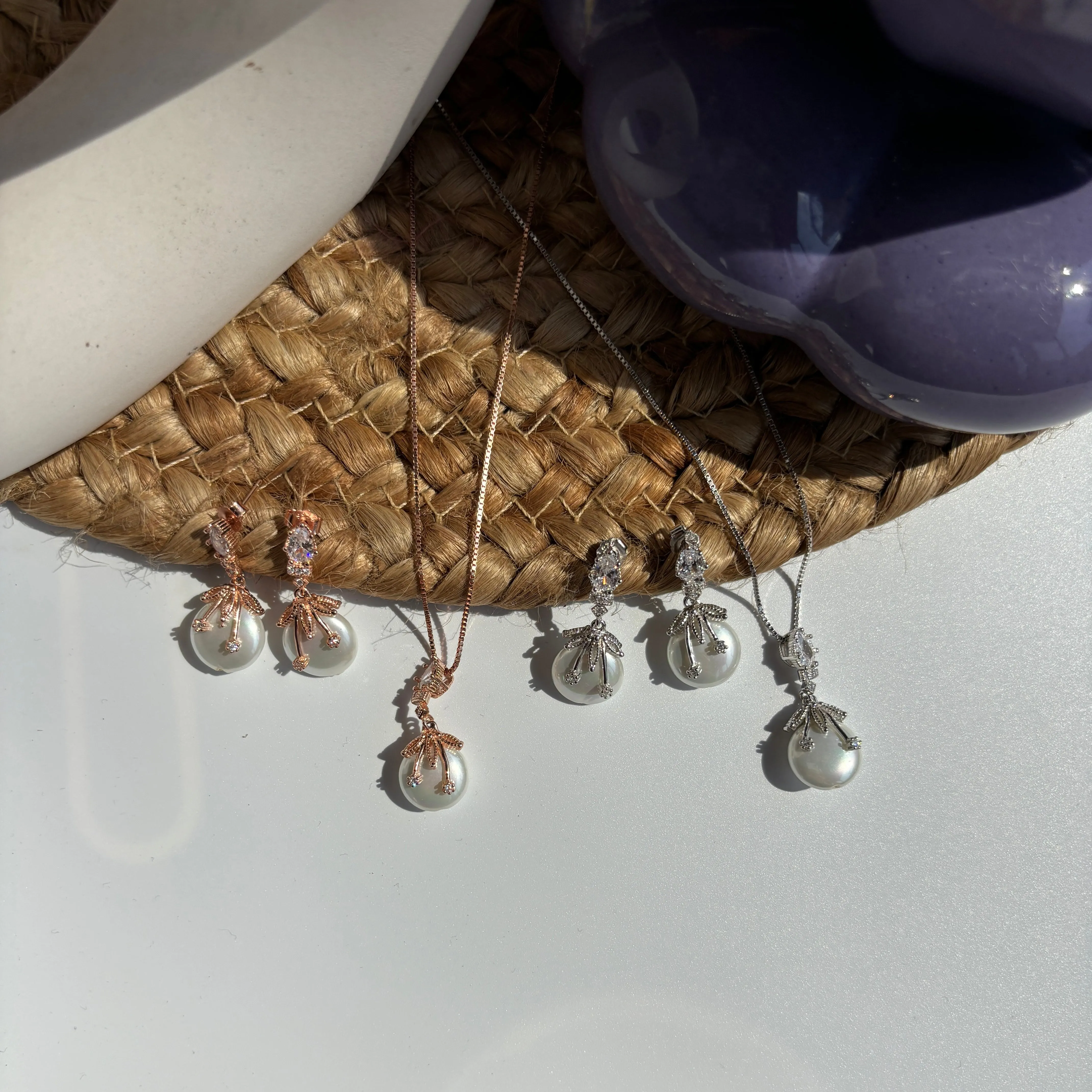 Mangrove Round Pearl Pendant Set