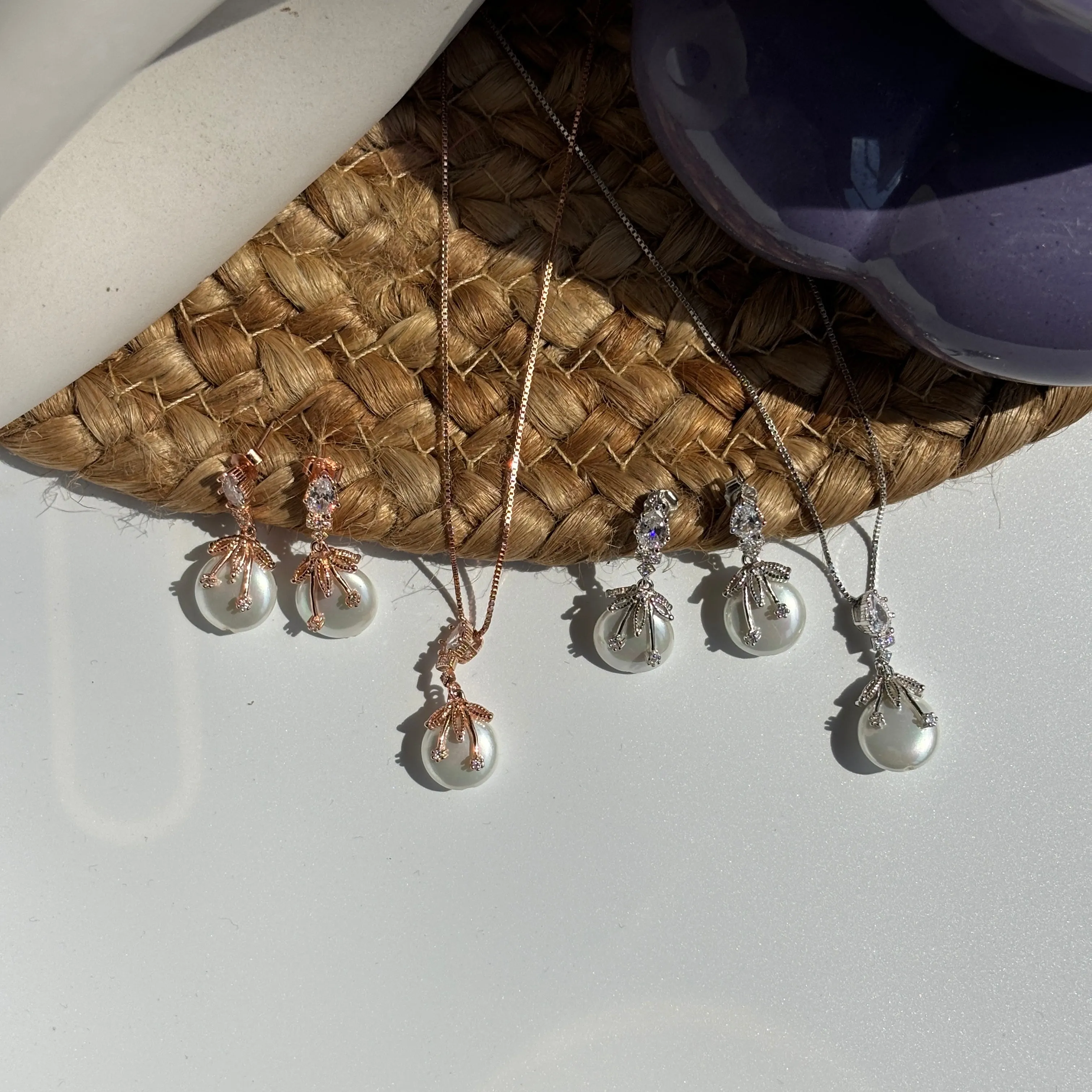 Mangrove Round Pearl Pendant Set