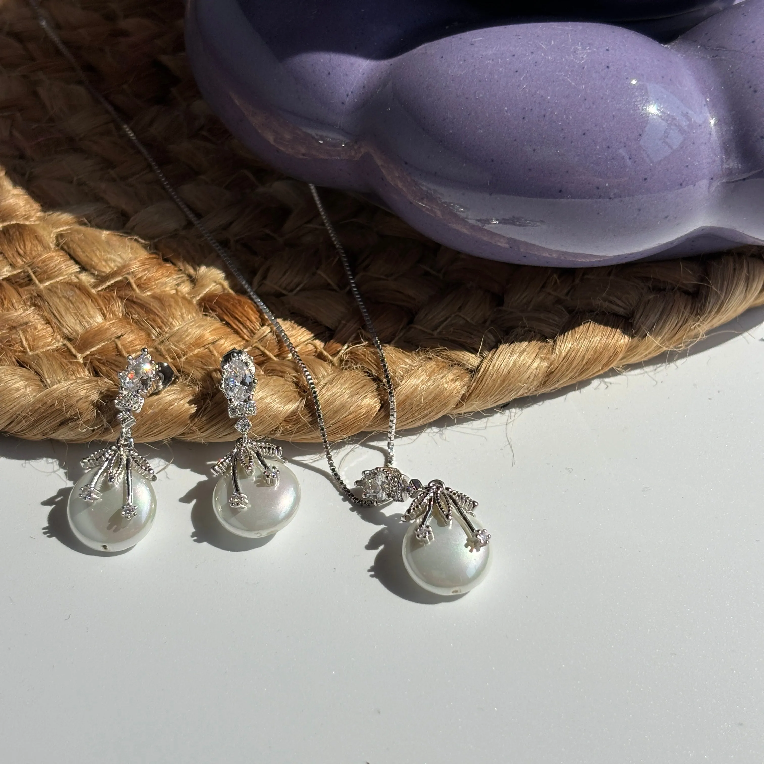 Mangrove Round Pearl Pendant Set