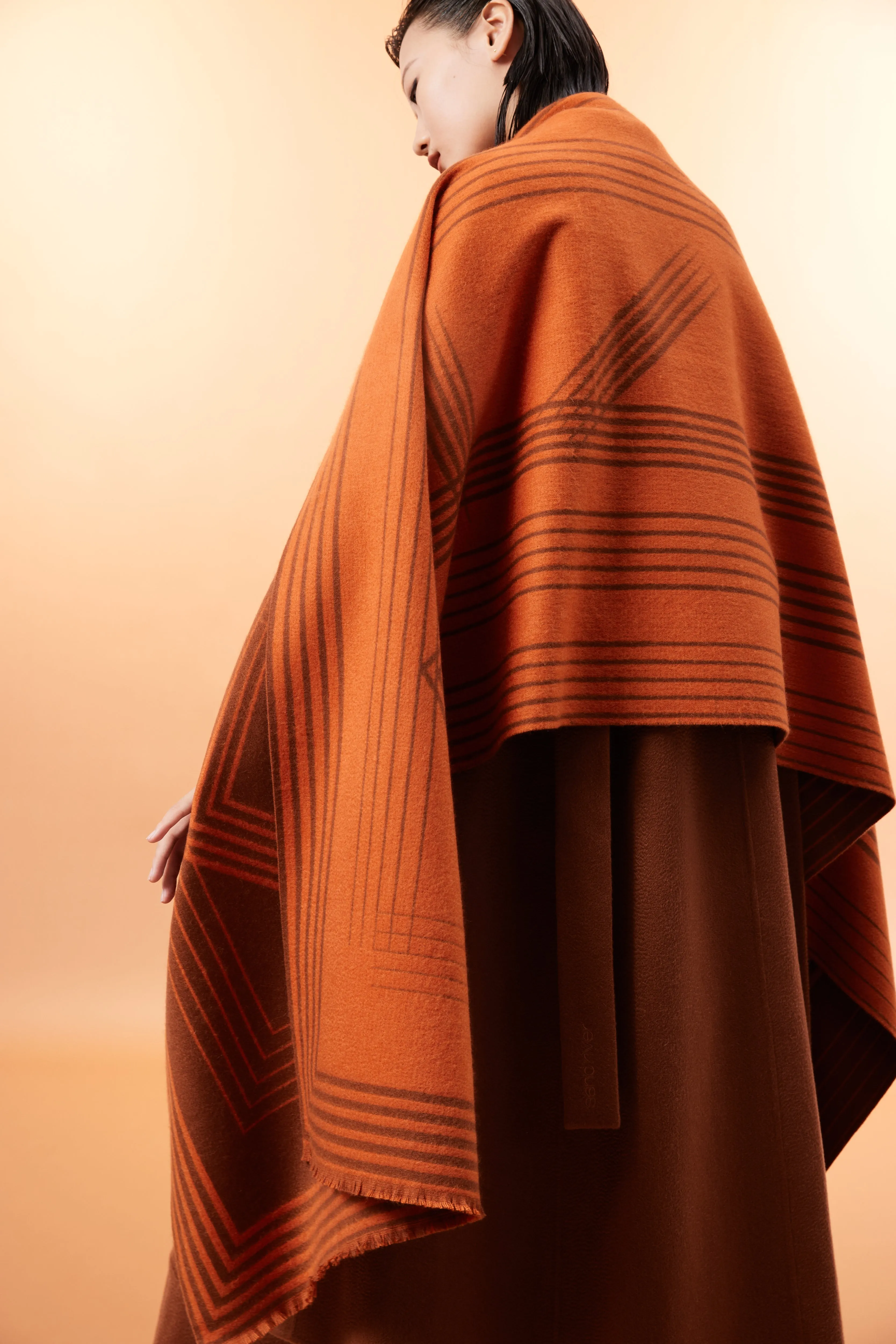 Two-sided jacquard cashmere shawl